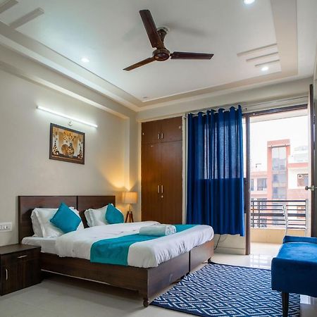 The Lodgers 2 Bhk Serviced Apartment Infront Of Artemis Hospital 구르가온 외부 사진