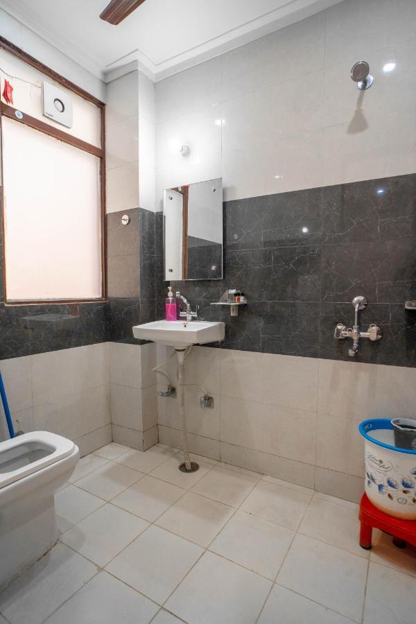 The Lodgers 2 Bhk Serviced Apartment Infront Of Artemis Hospital 구르가온 외부 사진