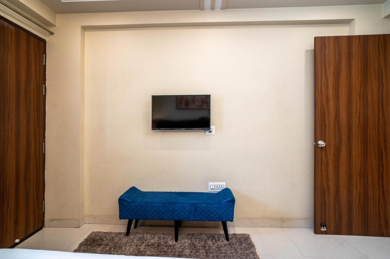 The Lodgers 2 Bhk Serviced Apartment Infront Of Artemis Hospital 구르가온 외부 사진