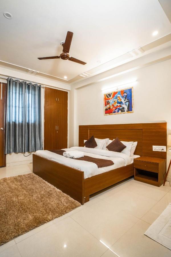 The Lodgers 2 Bhk Serviced Apartment Infront Of Artemis Hospital 구르가온 외부 사진