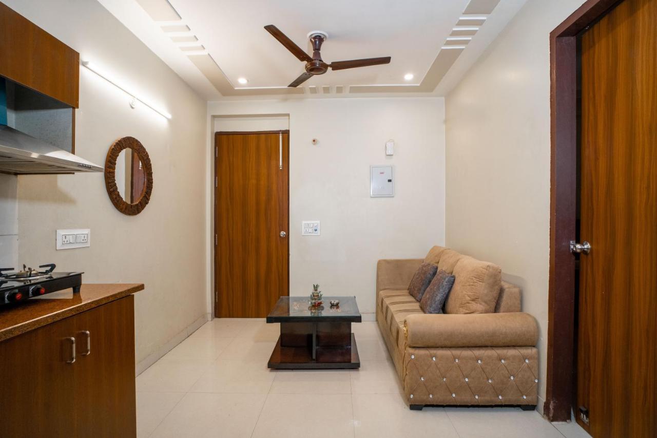 The Lodgers 2 Bhk Serviced Apartment Infront Of Artemis Hospital 구르가온 외부 사진