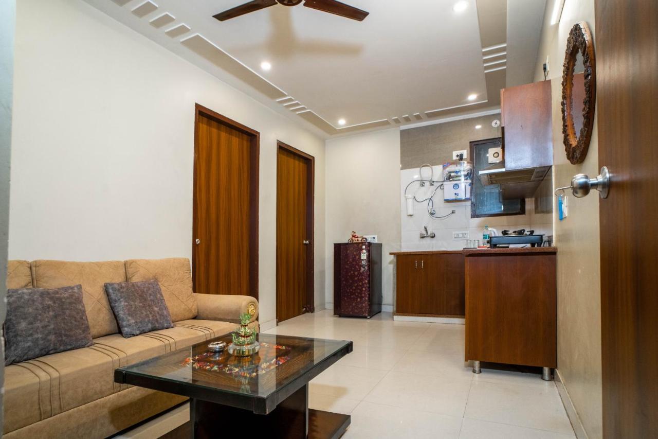 The Lodgers 2 Bhk Serviced Apartment Infront Of Artemis Hospital 구르가온 외부 사진