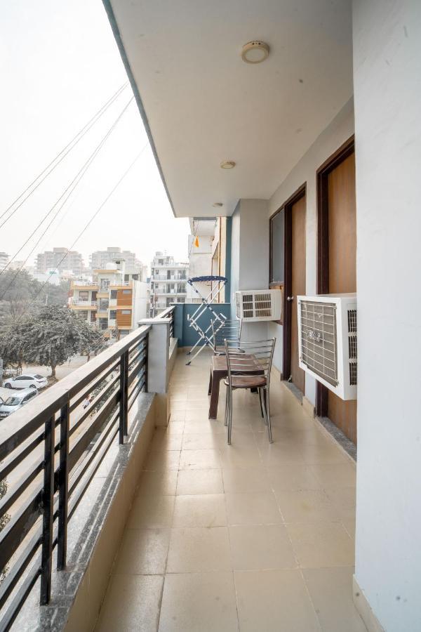 The Lodgers 2 Bhk Serviced Apartment Infront Of Artemis Hospital 구르가온 외부 사진