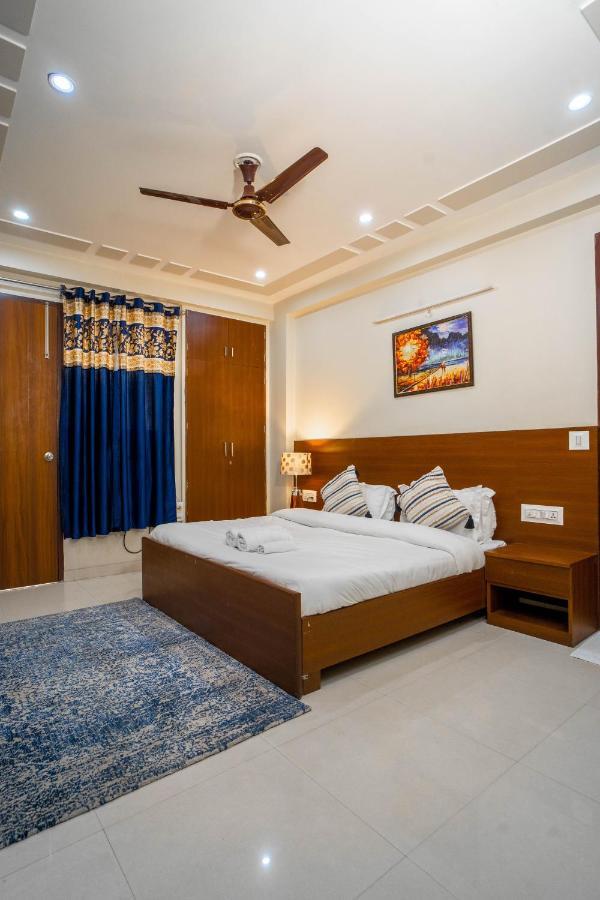 The Lodgers 2 Bhk Serviced Apartment Infront Of Artemis Hospital 구르가온 외부 사진