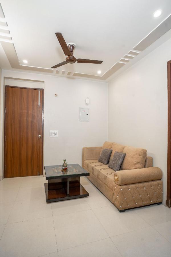 The Lodgers 2 Bhk Serviced Apartment Infront Of Artemis Hospital 구르가온 외부 사진