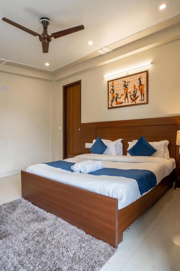 The Lodgers 2 Bhk Serviced Apartment Infront Of Artemis Hospital 구르가온 외부 사진