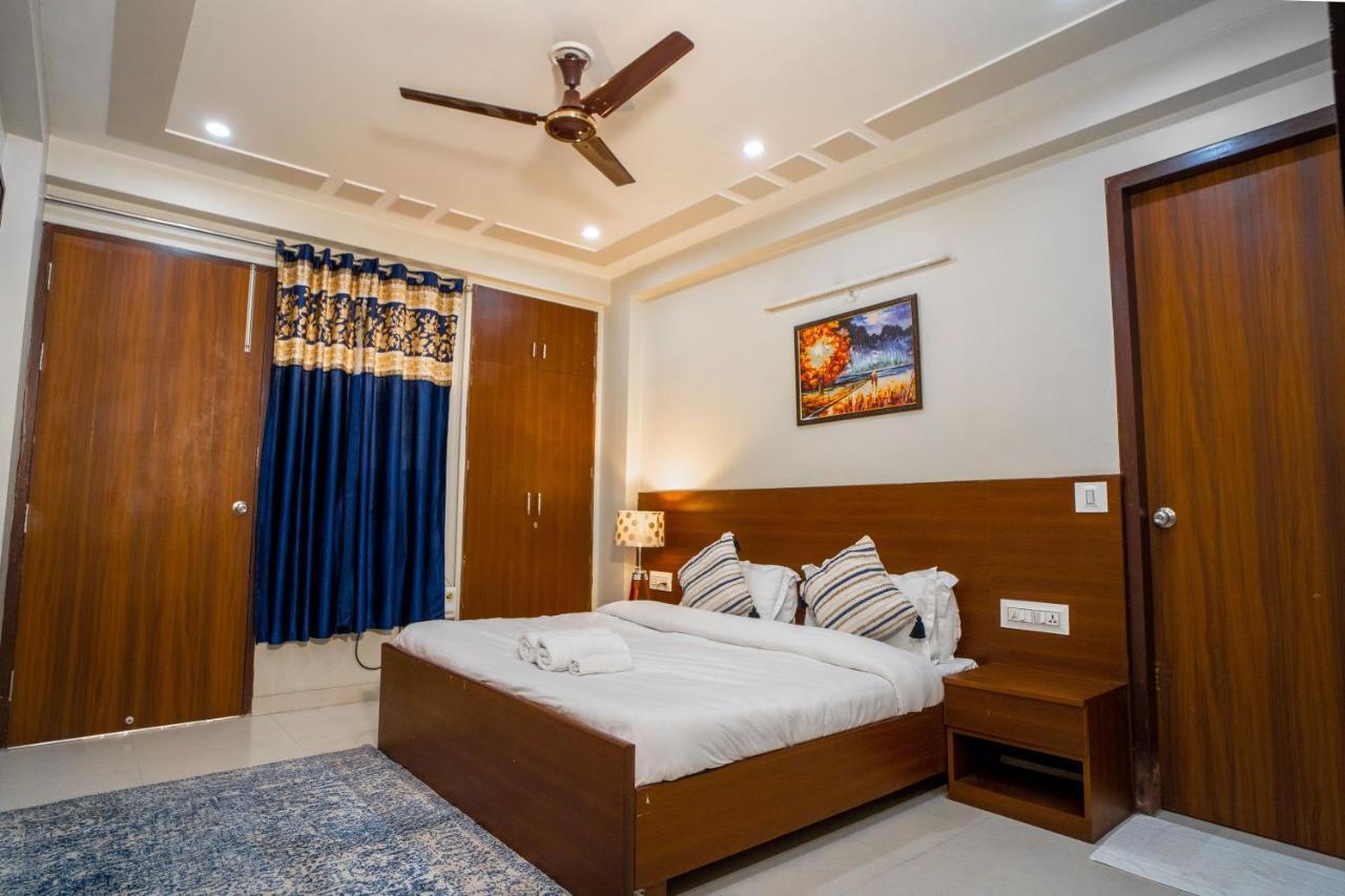 The Lodgers 2 Bhk Serviced Apartment Infront Of Artemis Hospital 구르가온 외부 사진