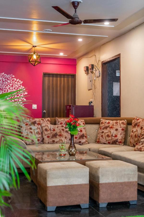 The Lodgers 2 Bhk Serviced Apartment Infront Of Artemis Hospital 구르가온 외부 사진
