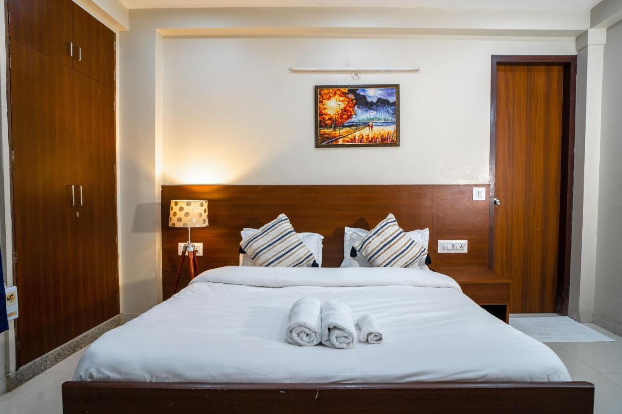 The Lodgers 2 Bhk Serviced Apartment Infront Of Artemis Hospital 구르가온 외부 사진