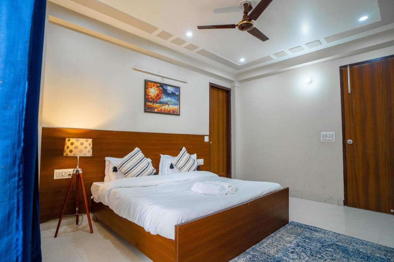 The Lodgers 2 Bhk Serviced Apartment Infront Of Artemis Hospital 구르가온 외부 사진