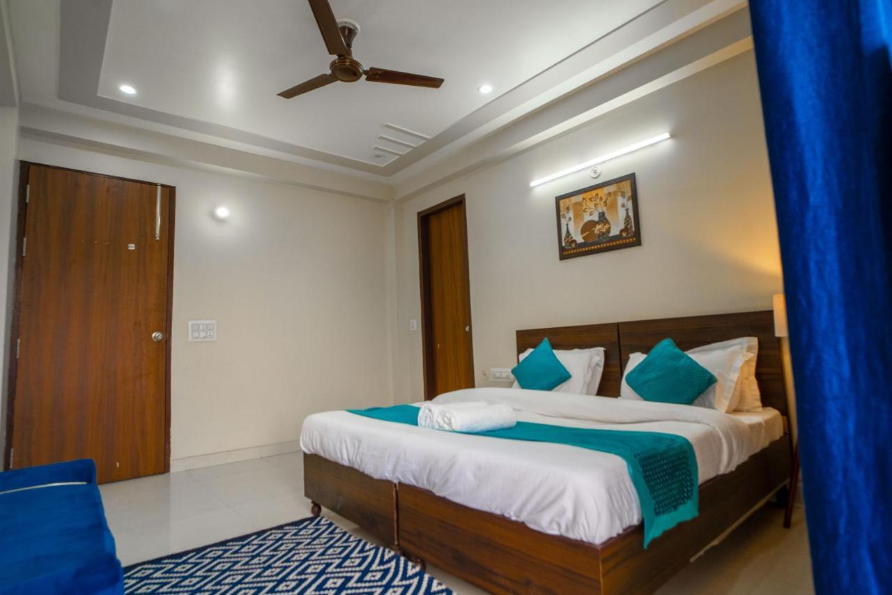 The Lodgers 2 Bhk Serviced Apartment Infront Of Artemis Hospital 구르가온 외부 사진