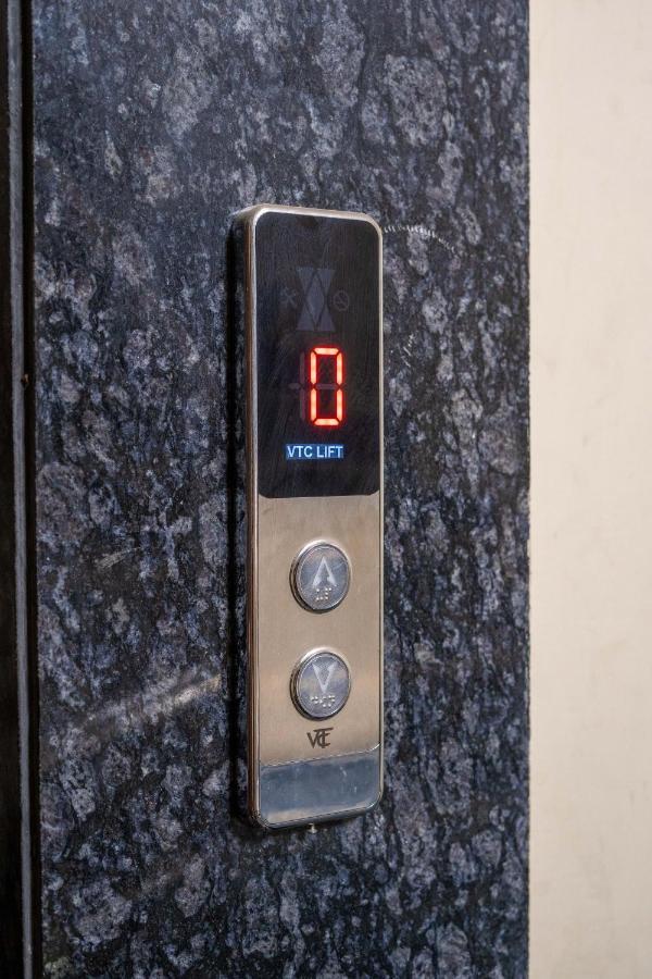 The Lodgers 2 Bhk Serviced Apartment Infront Of Artemis Hospital 구르가온 외부 사진