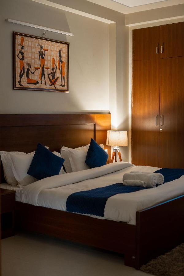 The Lodgers 2 Bhk Serviced Apartment Infront Of Artemis Hospital 구르가온 외부 사진