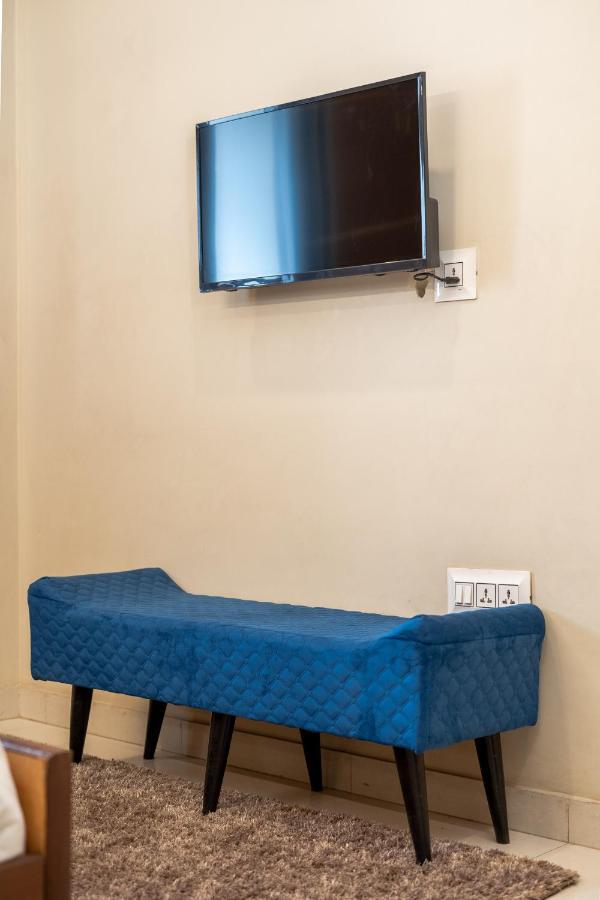 The Lodgers 2 Bhk Serviced Apartment Infront Of Artemis Hospital 구르가온 외부 사진